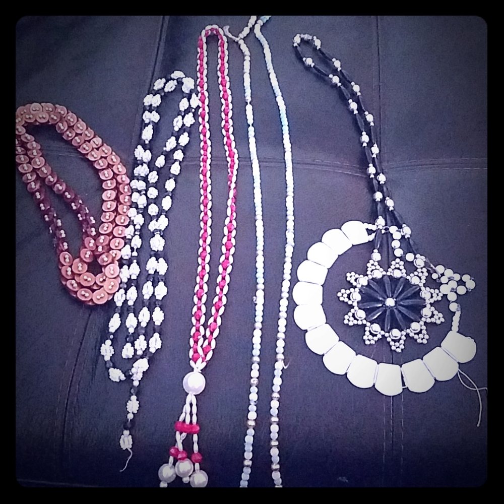 6 vintage necklaces